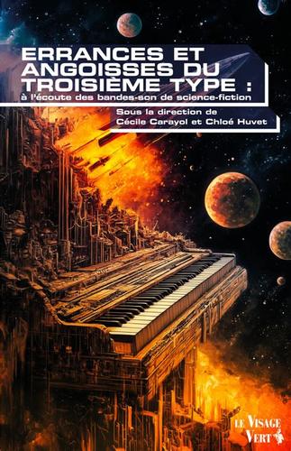 Une illustration de sicence-fiction avec un piano à queue géant dont la structure fusionne avec une station spatiale. L'ensemble brûle dans une explosion de l'umière orangée, au milieu de l'espace, entouré de planètes et détoiles. Le titre, "Errances et angoisses du troisième type : à l'écoute des bandes-son de science fiction" et "Sous la direction de Cécile Carayol et Chloé Huvet est encadré au sommet de la couverture et en blanc.